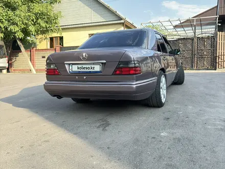 Mercedes-Benz E 220 1994 года за 3 300 000 тг. в Алматы – фото 9