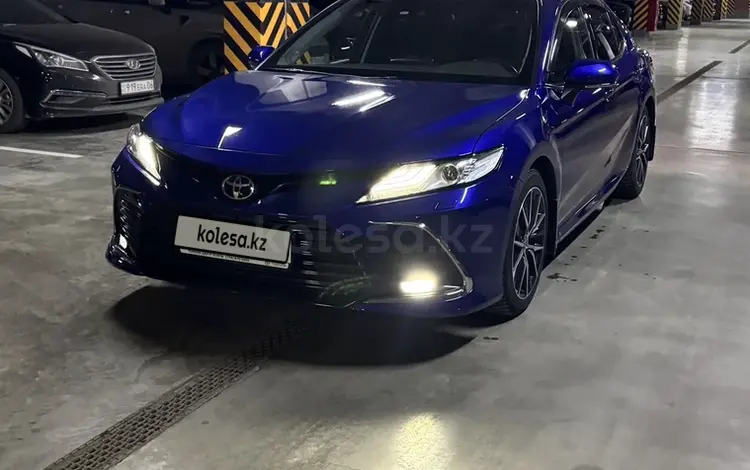 Toyota Camry 2021 года за 15 000 000 тг. в Атырау