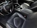 Toyota Camry 2021 года за 15 000 000 тг. в Атырау – фото 9