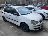 Volkswagen Polo 2007 года за 1 200 000 тг. в Алматы – фото 2