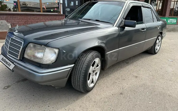 Mercedes-Benz E 220 1994 года за 1 550 000 тг. в Алматы