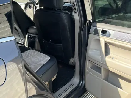 Volkswagen Touareg 2008 года за 7 000 000 тг. в Алматы – фото 14