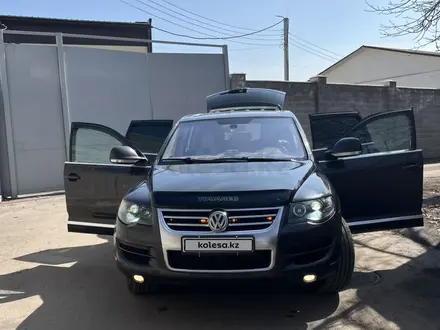 Volkswagen Touareg 2008 года за 7 000 000 тг. в Алматы – фото 16