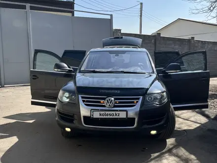 Volkswagen Touareg 2008 года за 7 000 000 тг. в Алматы – фото 17