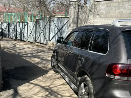 Volkswagen Touareg 2008 года за 7 000 000 тг. в Алматы – фото 7