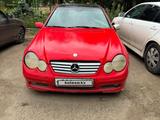 Mercedes-Benz C 230 2002 годаfor2 000 000 тг. в Актобе – фото 2