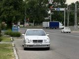 Mercedes-Benz E 320 1999 года за 3 500 000 тг. в Тараз – фото 2