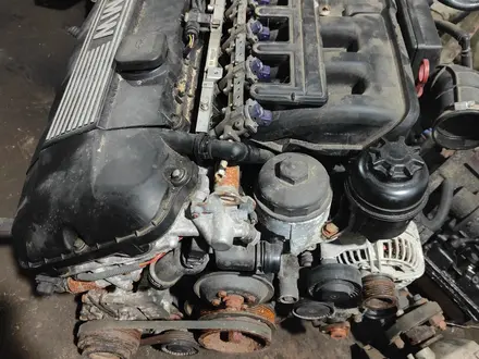 Контрактный двигатель БМВ m54 2.2 за 350 000 тг. в Караганда – фото 2