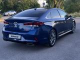 Hyundai Sonata 2017 годаүшін8 500 000 тг. в Караганда – фото 2