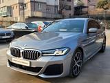BMW 530 2022 года за 20 300 000 тг. в Уральск – фото 2