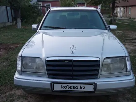 Mercedes-Benz E 320 1994 года за 1 600 000 тг. в Алматы