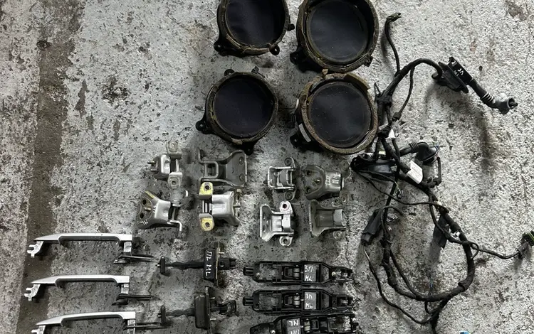 Ручки навесы двери Mercedes ML163 за 1 000 тг. в Караганда