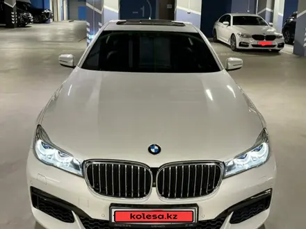 BMW 750 2016 года за 39 700 000 тг. в Актау