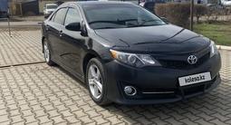 Toyota Camry 2013 года за 7 200 000 тг. в Уральск – фото 2