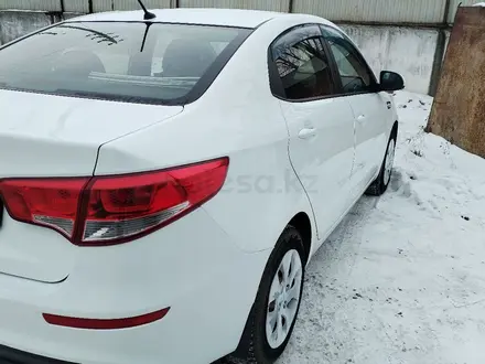 Kia Rio 2015 года за 5 800 000 тг. в Петропавловск – фото 2