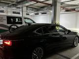 Lexus ES 350 2018 года за 18 700 000 тг. в Атырау – фото 3