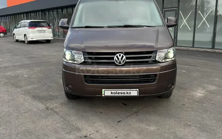 Volkswagen Caravelle 2014 года за 17 900 000 тг. в Алматы