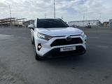 Toyota RAV4 2019 года за 16 000 000 тг. в Атырау