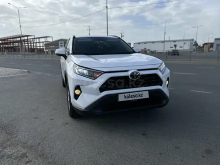 Toyota RAV4 2019 года за 15 500 000 тг. в Атырау