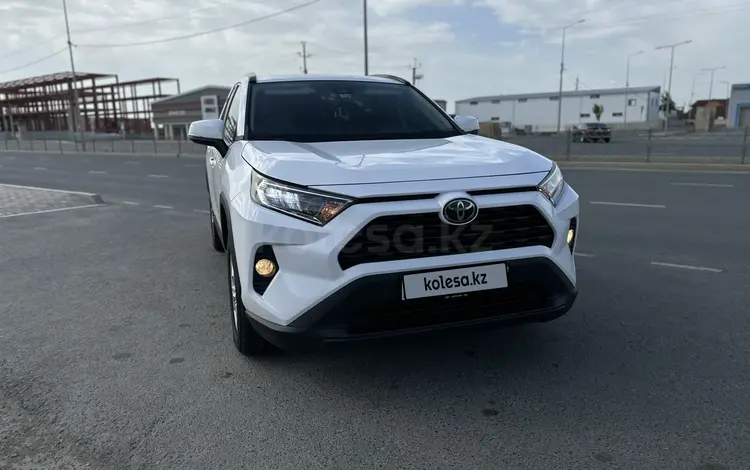 Toyota RAV4 2019 года за 16 000 000 тг. в Атырау