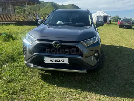 Toyota RAV4 2021 года за 14 200 000 тг. в Алматы – фото 4