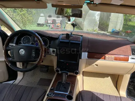 Volkswagen Touareg 2006 года за 4 300 000 тг. в Павлодар – фото 3