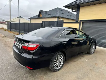 Toyota Camry 2015 года за 13 000 000 тг. в Шымкент – фото 2