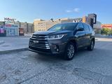 Toyota Highlander 2019 года за 14 000 000 тг. в Актау