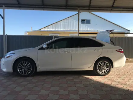 Toyota Camry 2016 года за 9 500 000 тг. в Атырау – фото 2