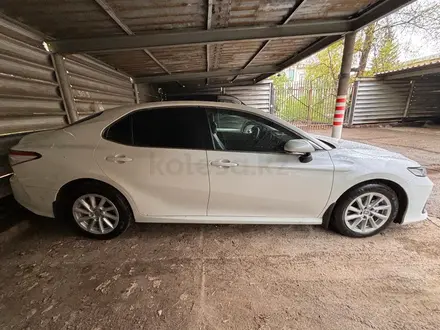 Toyota Camry 2021 года за 15 500 000 тг. в Усть-Каменогорск – фото 3