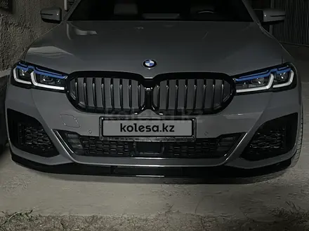 BMW 550 2021 года за 43 500 000 тг. в Алматы – фото 3