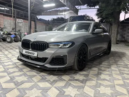 BMW 550 2021 года за 43 500 000 тг. в Алматы – фото 16