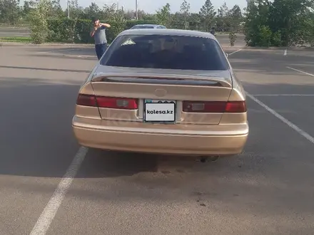 Toyota Camry 1998 года за 2 500 000 тг. в Семей – фото 3