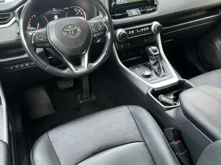 Toyota RAV4 2021 года за 18 300 000 тг. в Алматы – фото 52