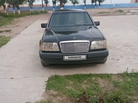 Mercedes-Benz E 200 1993 года за 1 700 000 тг. в Шу – фото 2