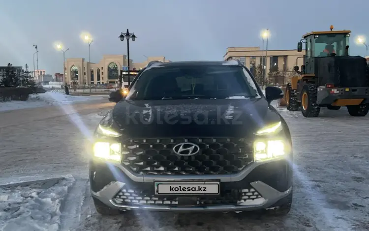 Hyundai Santa Fe 2021 годаfor16 000 000 тг. в Астана