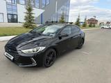 Hyundai Elantra 2017 года за 6 300 000 тг. в Уральск – фото 2