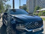 Hyundai Santa Fe 2022 года за 18 300 000 тг. в Алматы