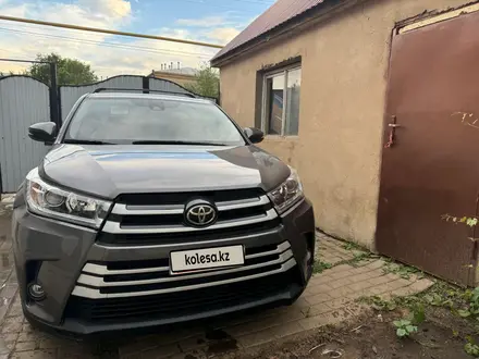 Toyota Highlander 2018 года за 10 600 000 тг. в Уральск – фото 2