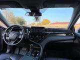 Toyota Camry 2021 года за 12 000 000 тг. в Шымкент – фото 2