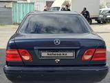 Mercedes-Benz E 200 1997 года за 1 800 000 тг. в Костанай – фото 4