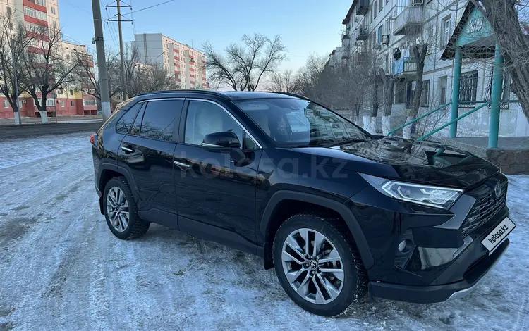 Toyota RAV4 2020 года за 14 500 000 тг. в Караганда
