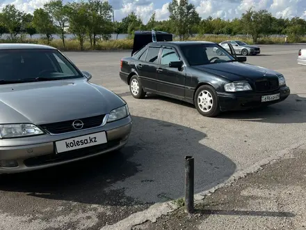 Mercedes-Benz C 220 1995 года за 2 000 000 тг. в Караганда – фото 4