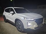 Hyundai Santa Fe 2019 года за 15 400 000 тг. в Шиели
