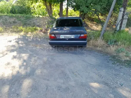 Mercedes-Benz E 220 1993 года за 1 200 000 тг. в Шу – фото 5