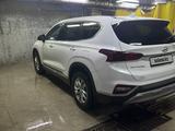 Hyundai Santa Fe 2020 годаfor13 200 000 тг. в Астана – фото 4