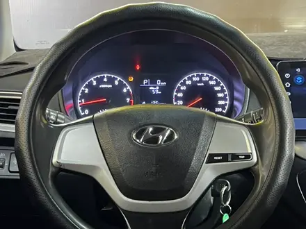 Hyundai Solaris 2019 года за 5 900 000 тг. в Актау – фото 13