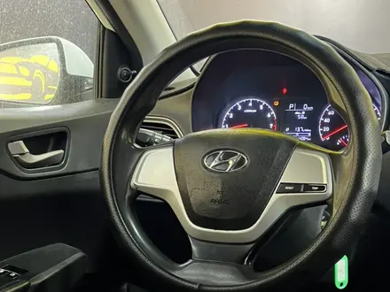 Hyundai Solaris 2019 года за 5 900 000 тг. в Актау – фото 18