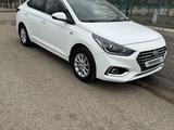 Hyundai Solaris 2018 годаfor6 300 000 тг. в Атырау – фото 2