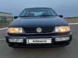 Volkswagen Passat 1994 года за 1 650 000 тг. в Уральск – фото 3